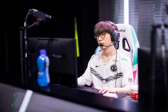 iG战队止步S15十七强全神班的表现分析